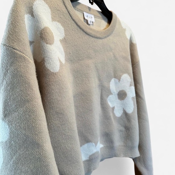 Le Lis Floral Cropped Sweater | Coquette Cottagecore Daisy Knit – Size Medium - Picture 3 of 8